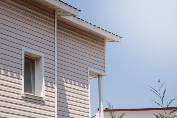 Vinyl Siding Hole Repair in Oakland